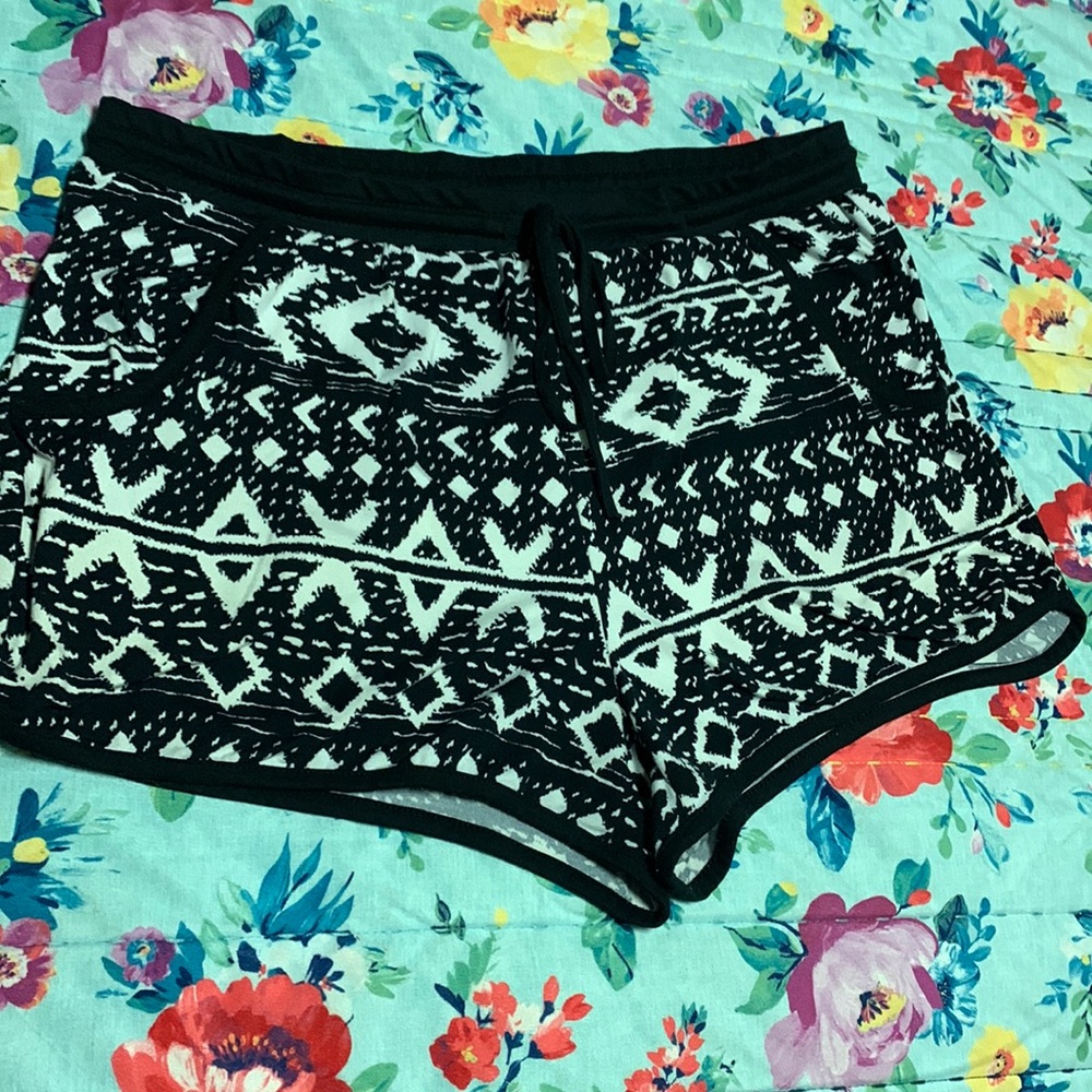 Draw string shorts with pockets